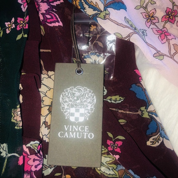 Vince Camuto Windsor Floral Asymmetrical Top - Picture 4 of 7